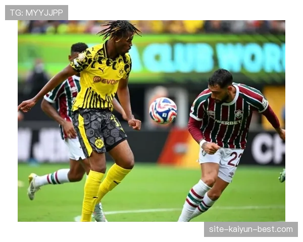 多特蒙德高位压迫战术下，防线空当频现致快速反击风险加剧